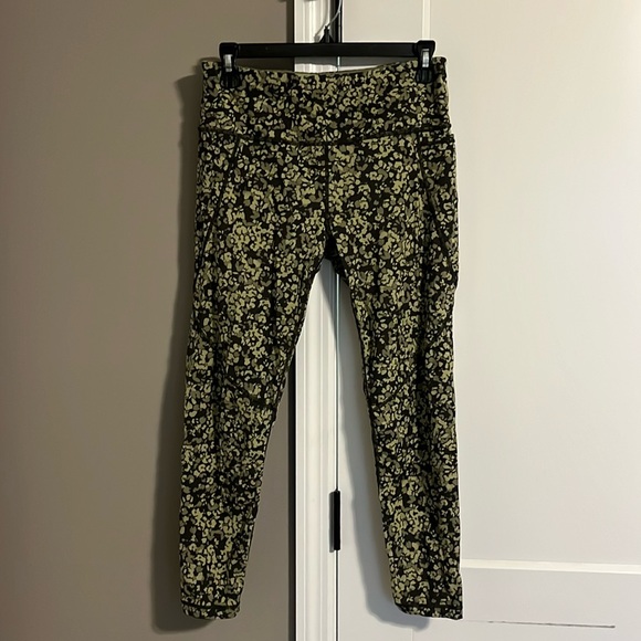 Sweaty Betty Green Undercover Floral Print Leggings - Size M - Picture 1 of 9